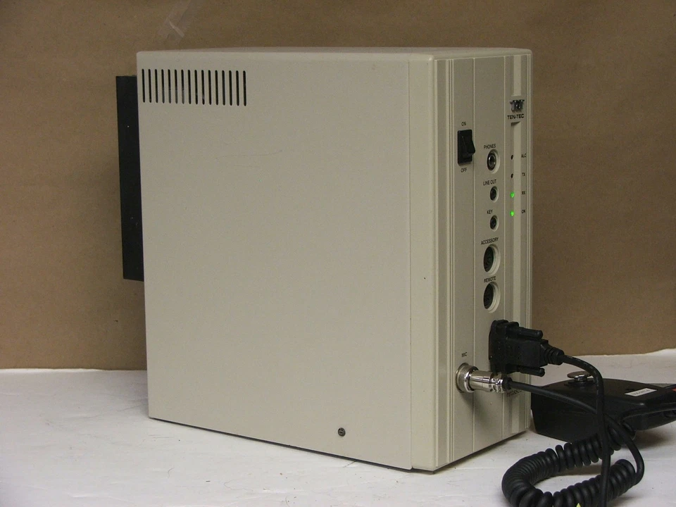 Ten Tec Pegasus en perfecto estado de funcionamiento con sintonizador interno LDG PT-11P - DULCE Foto 2 de 4