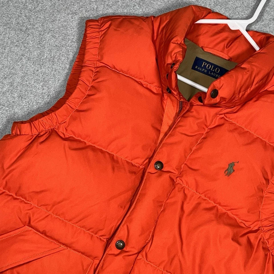 Polo Ralph Lauren Chaleco Puffer Hombres Pequeño Naranja Cremallera Completa Bolsillos con Botones Plumón de Pato Foto 3 de 4
