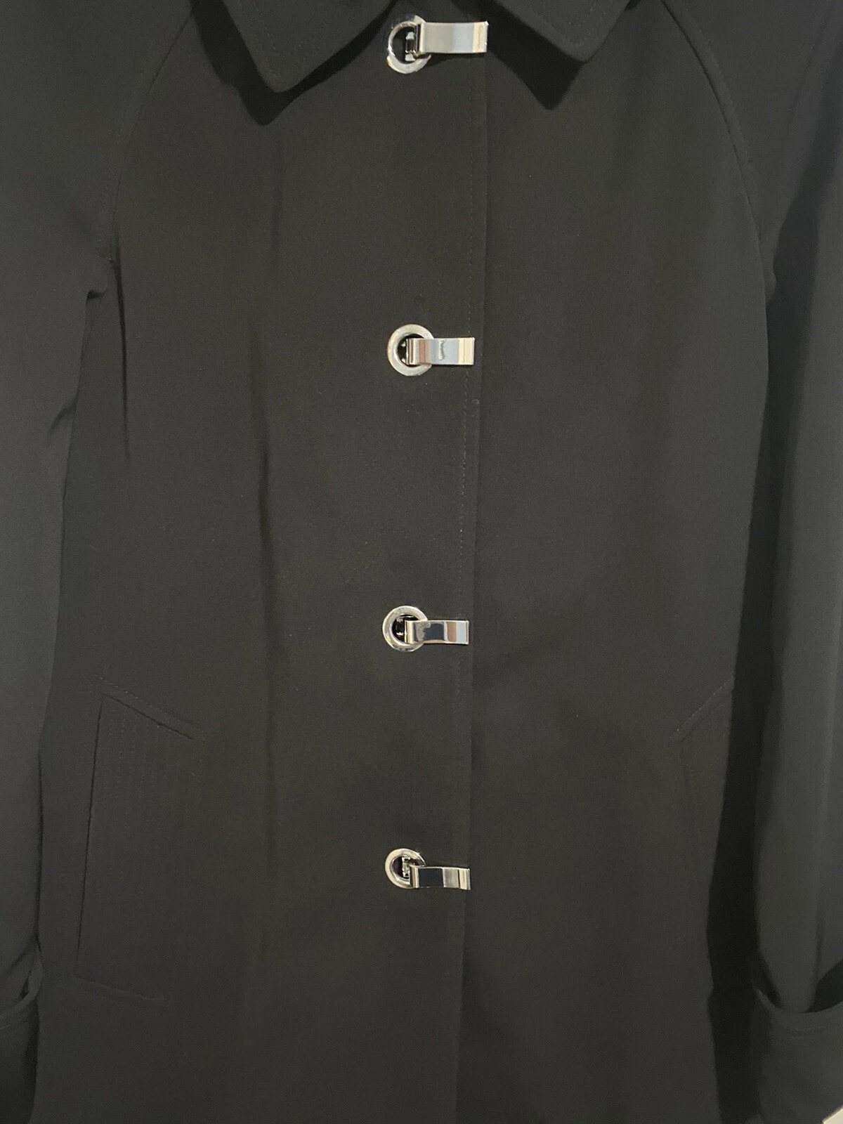 Cappotto Michael Kors con cappuccio nero tasche pavone argento chiusura a gancio donna piccolo