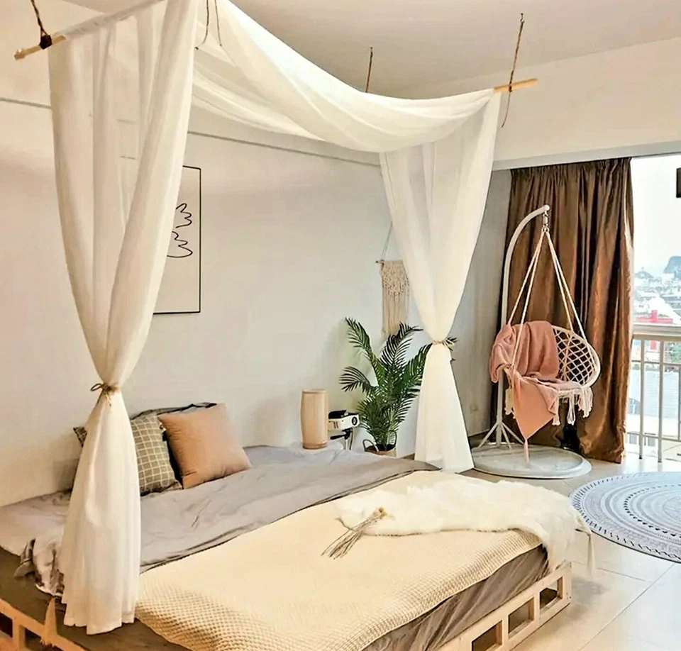 Magnifique auvent de lit ( baldaquin) très original avec sa structure flottante - Photo 4/4