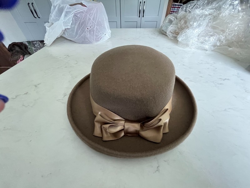 Italian-made woman's wool hate, vintage