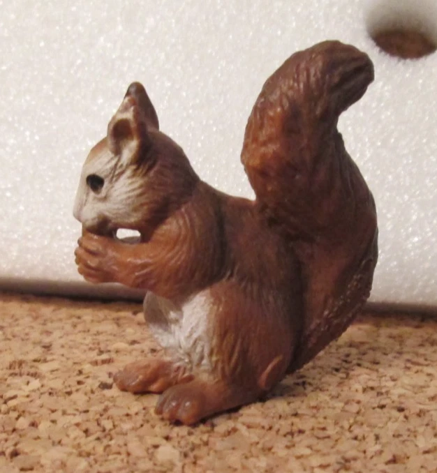 Schleich - Eichhörnchen, fressend - Bild 2 von 2