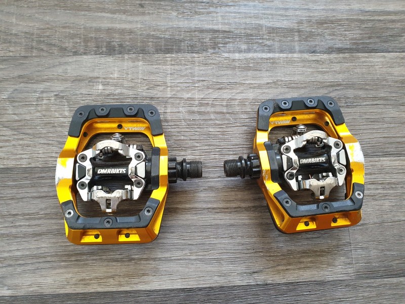 DMR V Twin pedals, Enduro / downhill clipless platform pedals.