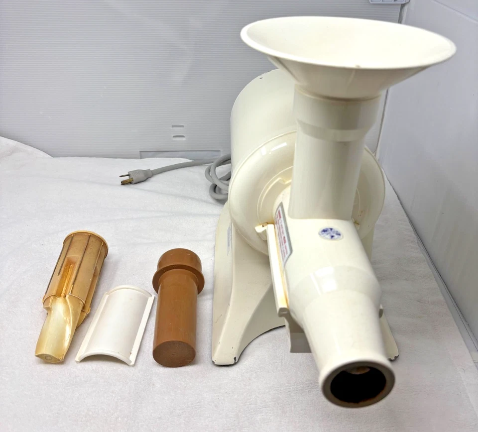 Exprimidor Champion 1/3 HP modelo de alta resistencia G5-NG-853S usado color almendra Foto 2 de 4