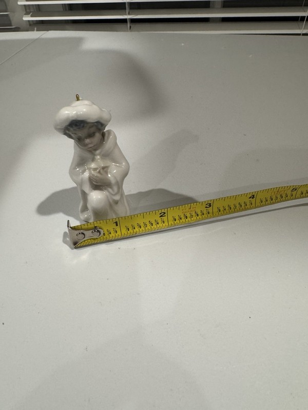 Iladro kneeling wiseman replacement ornament porcelain v027