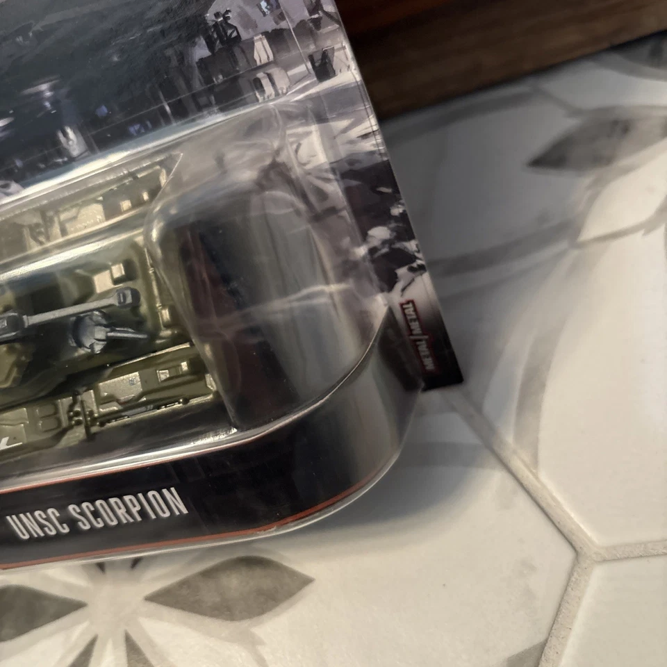 Hot Wheels 2017 Retro Halo UNSC Scorpion 1:64 Tank - Image 4 of 4