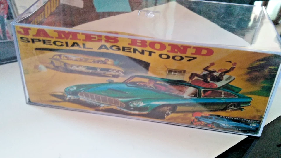 Aston martin 007 1/43 diorama base comm. TV - Immagine 3 di 3