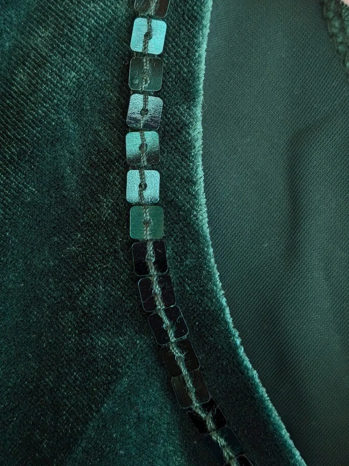 Camiseta sin mangas de terciopelo Quacker Factory para mujer 3X lentejuelas vacaciones verde profundo caprichoso Foto 2 de 4