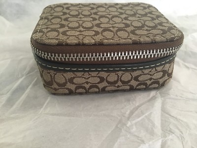 衛生日用品 Old Coach pill case and coin purse set 衛生日用品 Old Coach pill case and coin purse set Vintage Coach