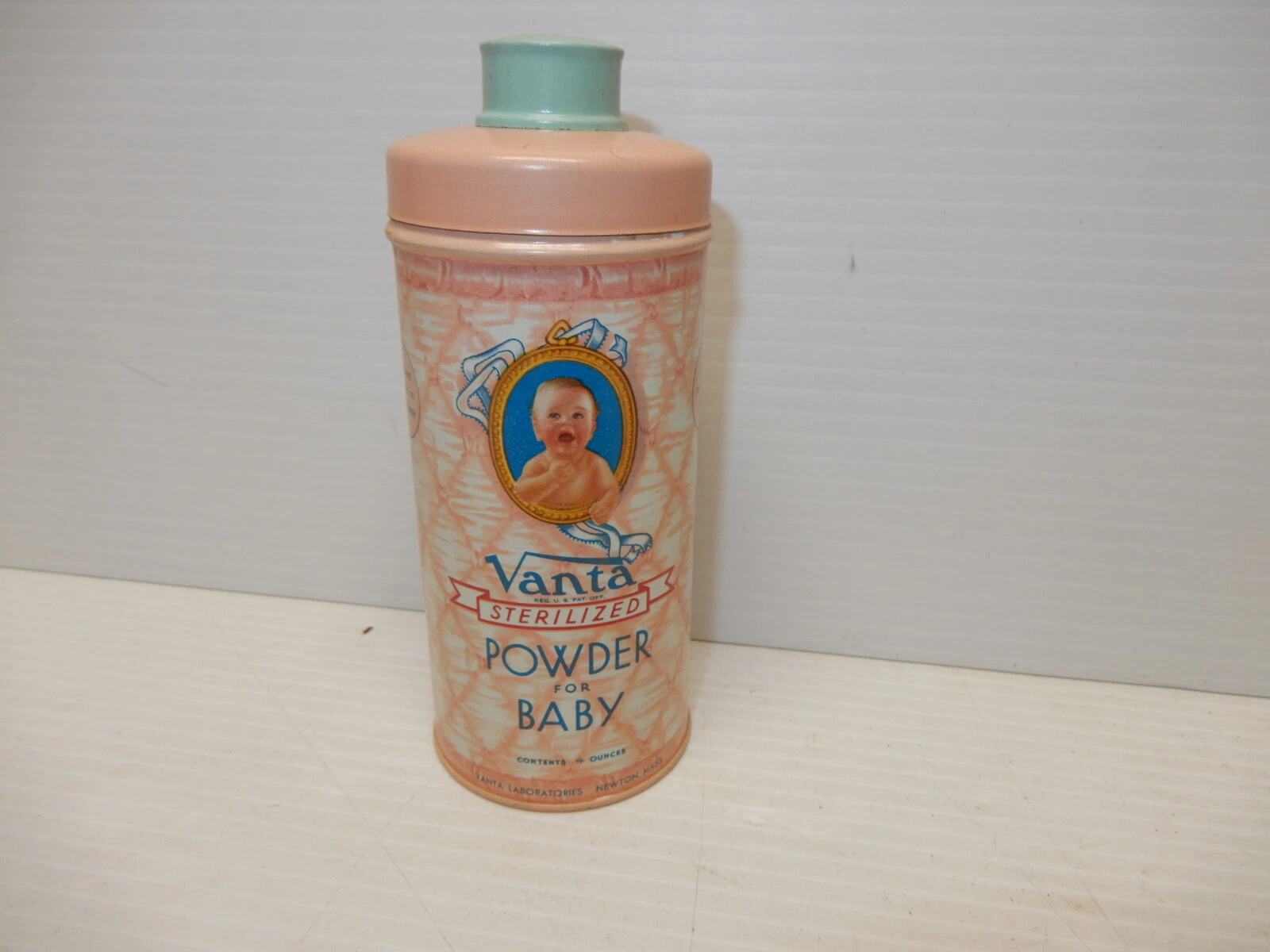 VINTAGE VANTA BABY POWDER TIN FULL NOS 3