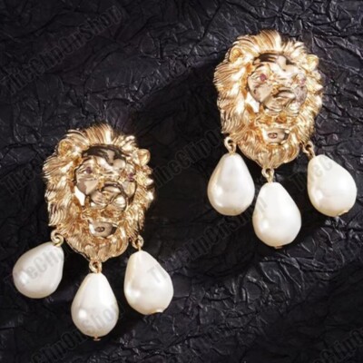 RIESIGE 6cm CLIP ON OHRRINGE Barock Löwe GOLD PLTD Triple White Pearl STATEMENT
