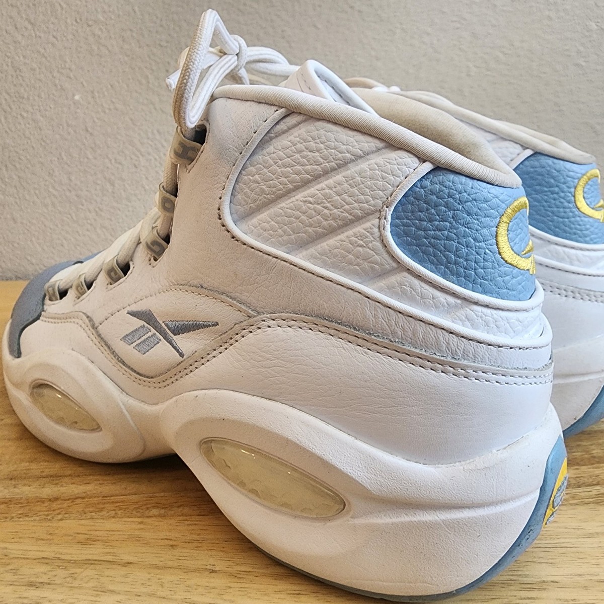 Reebok Question Mid Shoes Men 10.5 White Blue Allen Iverson  display picture 1