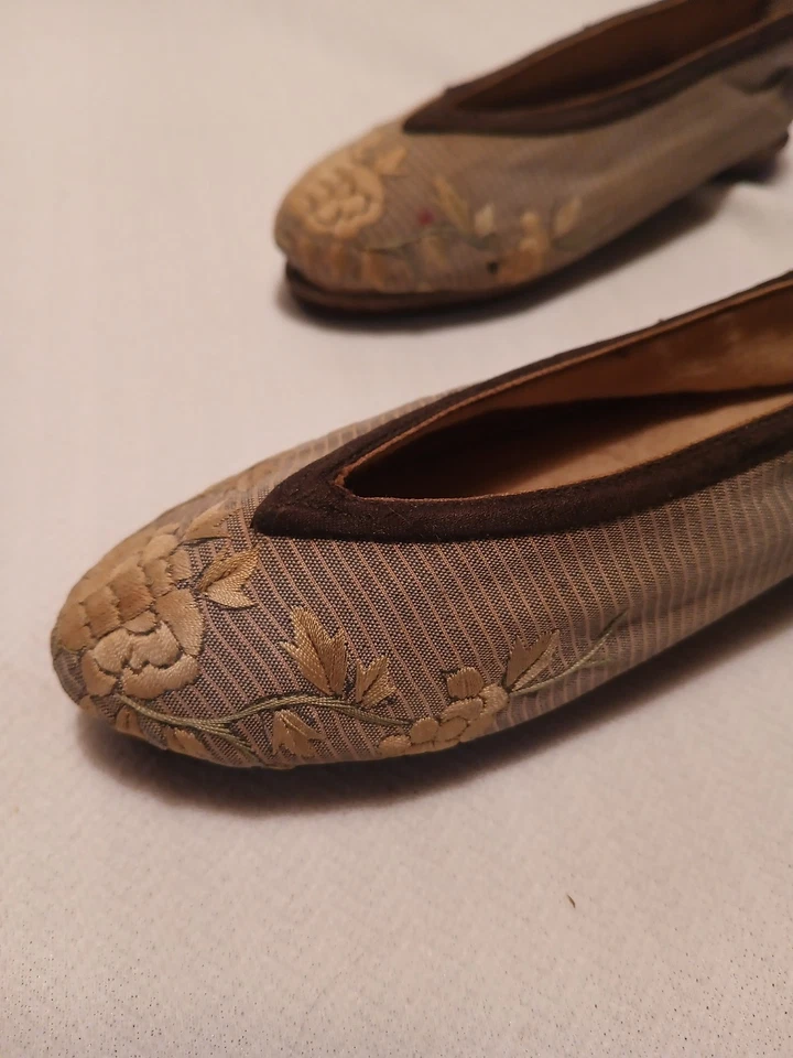 Chinelos/sapatos vintage orientais bordados de veludo. Japão/China - Imagem 3 de 4