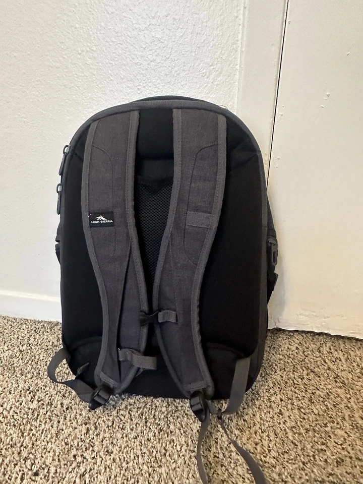 Mochila High Sierra marca Amazon Foto 2 de 2