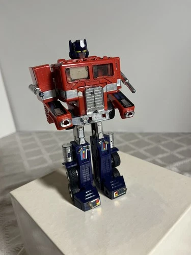 Vintage Original  1985 Transformers Optimus Prime Figure Red Semi-Truck