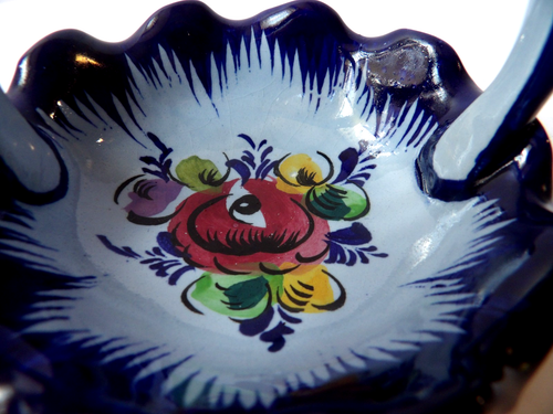 Hand Painted Vintage Ceramic Basket W/Handle Made in Portugal Signed - Picture 3 of 4
