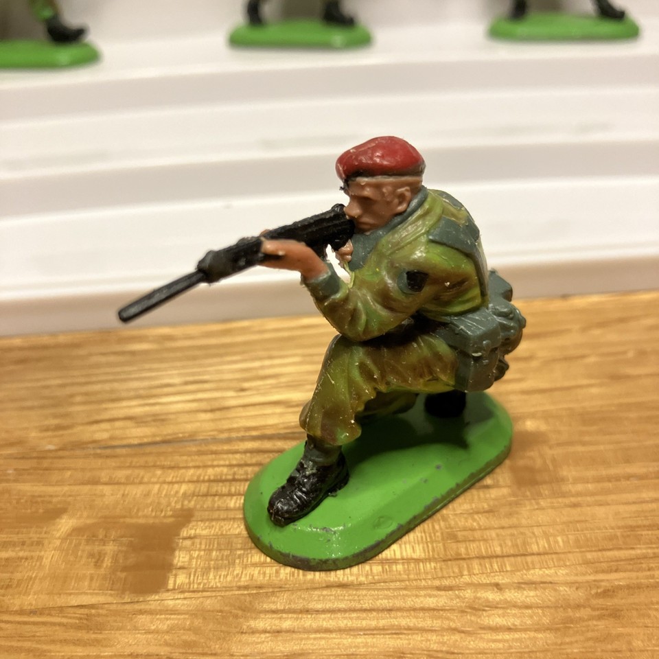 Lot De 3 Soldats Britains Deetail Avec Mitraillettes - Figurines De Collection