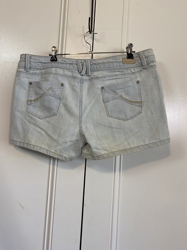Hot Options Target Ladies Size 16 Light Blue Denim Shorts Excellent Condition - Picture 4 of 6