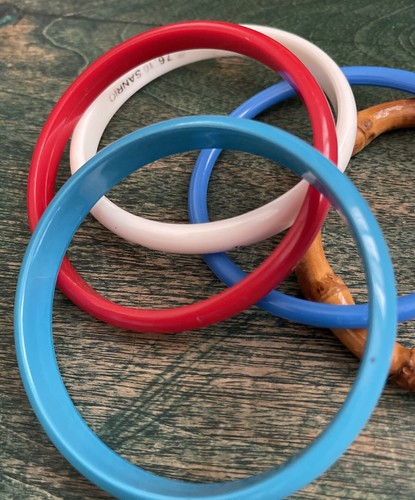 Vintage Bracelet Set of 5 Different Colors and Styles all Bangles - Picture 5 of 5
