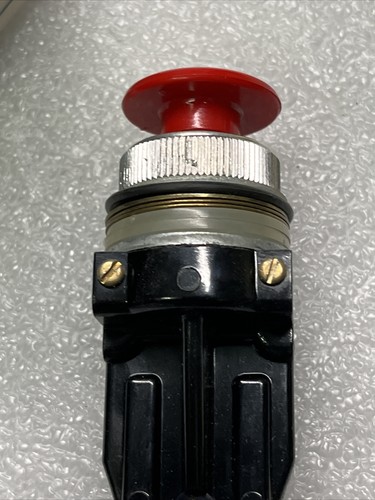 (UP TO 10) BRAND NEW GE/General Electric CR104A015 Push/Pull Switch 150V 1NO 1NC - Picture 4 of 7