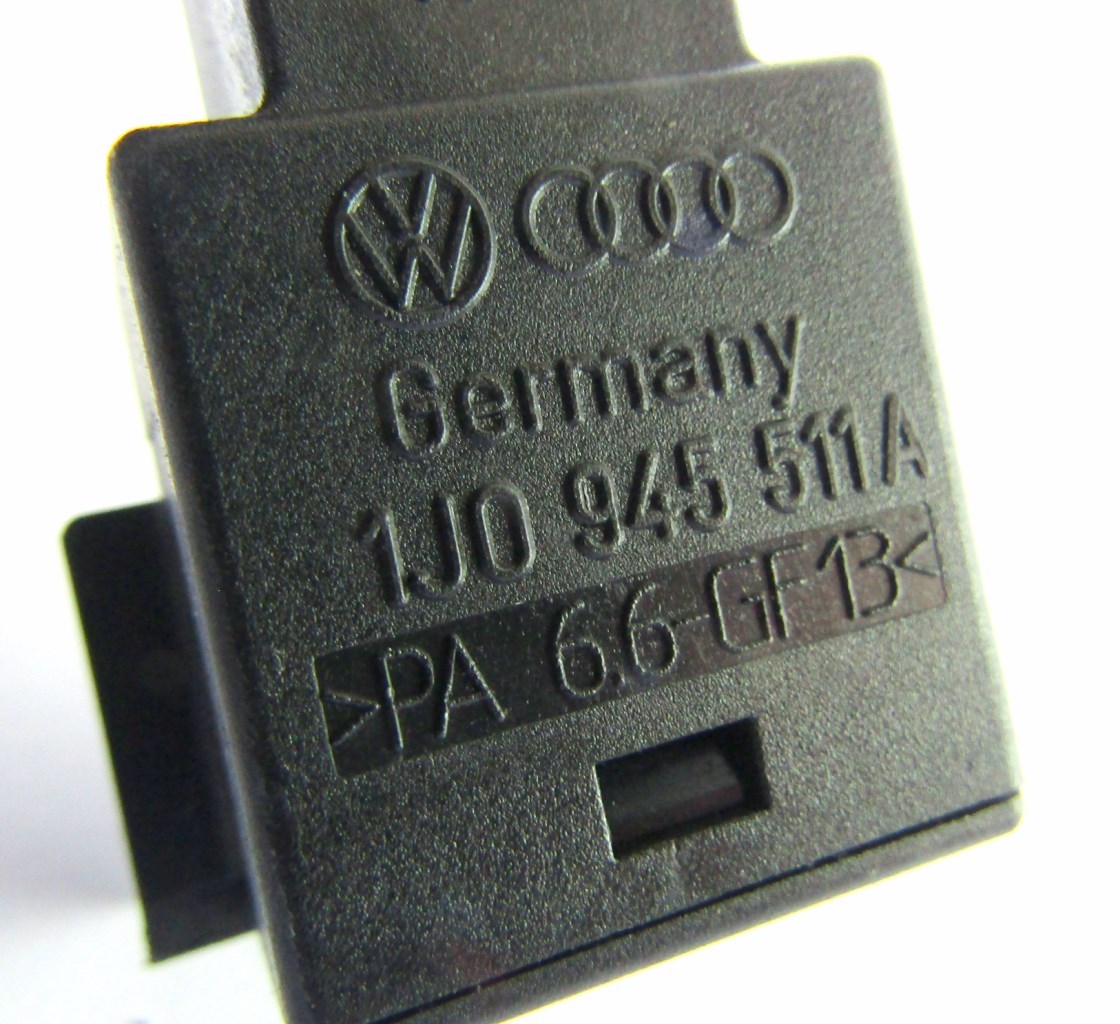 VW Polo 6N2 BRAKE PEDAL STOP LIGHT SWITCH Bremslichtschalter 1j0945511a