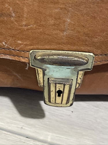 HP Premium Leather Vintage Camera Case - Hewlett Packard Case with Lock and Key - Picture 6 of 17