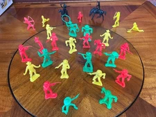 Tim Mee Cowboys Indians Lot of 30 Western Plastic Figures  Toys Vintage