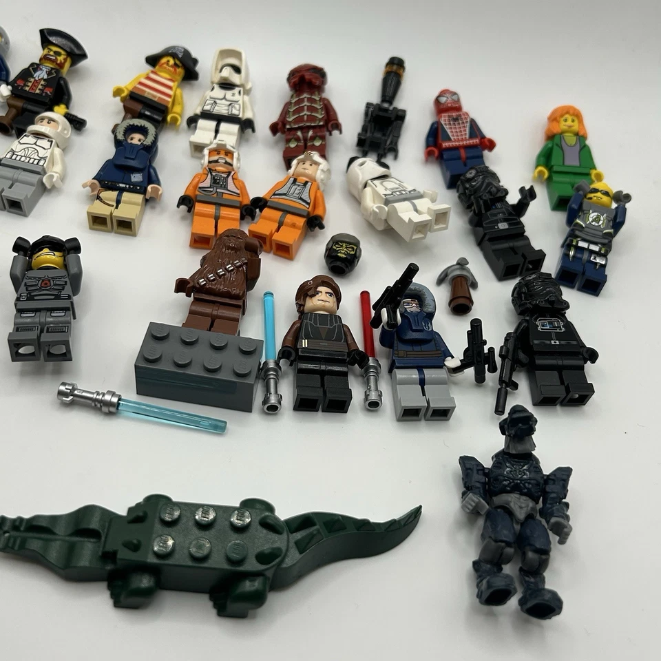 LEGO Star Wars & More Minifigures LOT 23+ Figures RARE Vintage w Light Sabers - Image 3 of 4