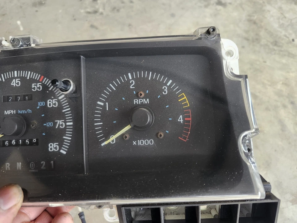 Ford F-250 F350 1987-1991 diésel velocímetro grupo tacómetro con tornillos de montaje OEM Foto 3 de 4