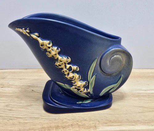 Roseville Pottery Foxglove Cornucopia Vase # 166-6 Blue