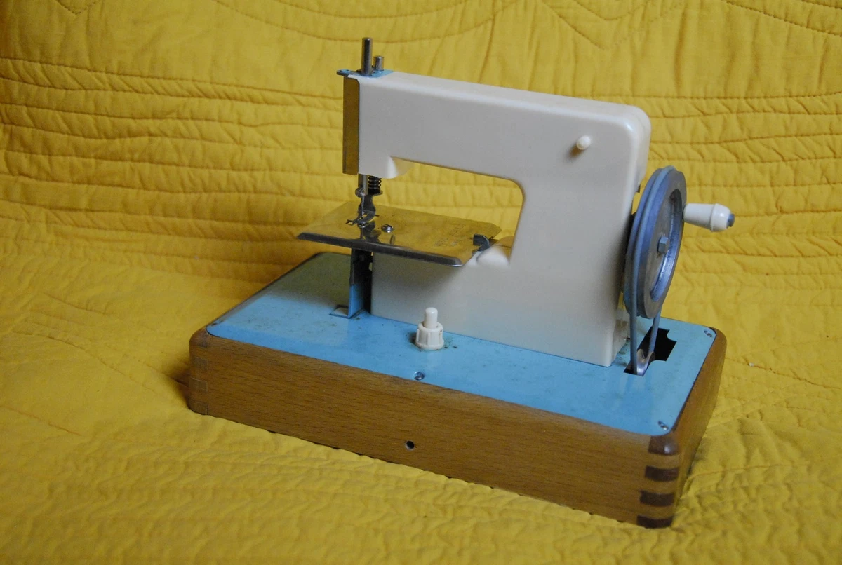 ANCIEN JOUET - Machine à coudre Baby - France EUR 20,00 - FR