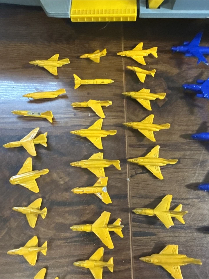 Remco Mighty Matilda 1963 portaaviones de juguete - no completo / para piezas Foto 3 de 4