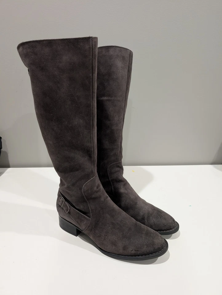 Botas marrom acinzentado, desgastadas, altas tamanho 11, detalhe de fivela - Imagem 2 de 4