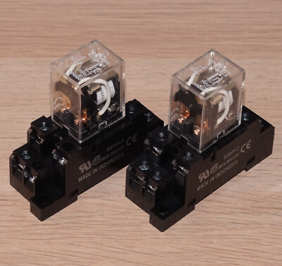 2 Stück  LY2  12VDC 10A Relais mit Schienensockel von OMRON