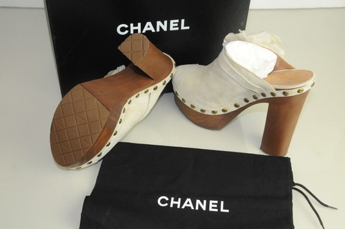 NEW AUTH CHANEL Beige Ivory Dark White CLOGS Clog SHOES Brooch Flower 40 9.5 - Picture 11 of 12