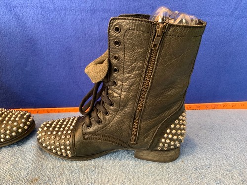 Steve Madden Tarnney stivali gotici da combattimento in pelle nera con borchie da donna 8,5 M - Foto 14 di 18