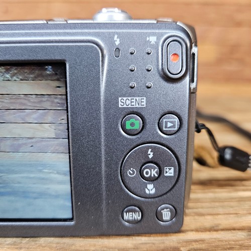 Nikon COOLPIX S3700 20.1MP Digital Camera Silver- TESTED - Picture 5 of 20