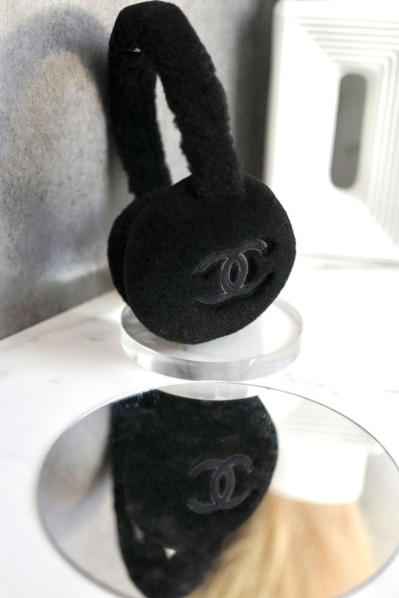 新品未使用 CHANEL イヤーマフ 2023ココネージュコレクション ブラック NEW Chanel Coco Neige 23N 2024/2025 Black CC Logo Shearling