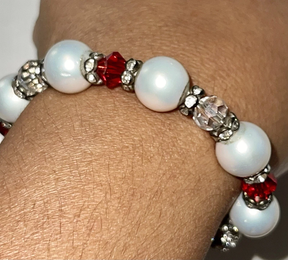 White Faux Pearl Red & Clear Crystal Bead Magnetic Clasp Fashion Wire Bracelet - Image 4 of 4