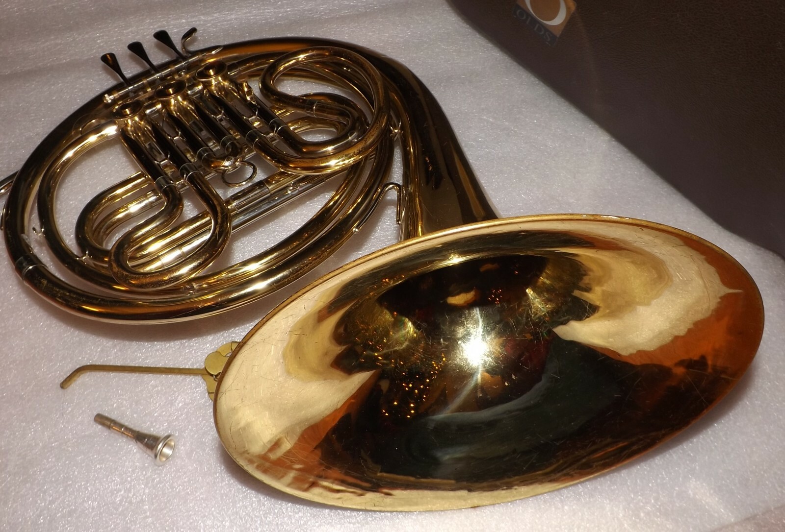 Olds Ambassador French Horn w/ case mouthpiece accessories. USA. Good