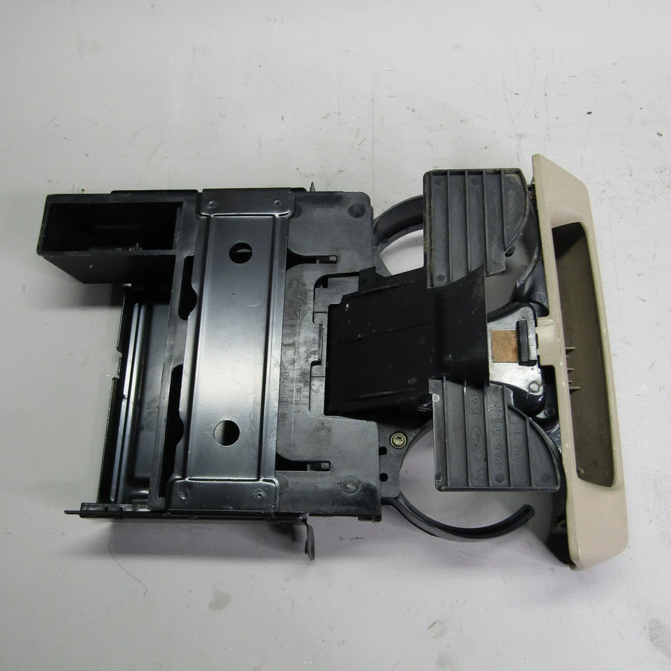 Portavasos Ford Super Duty F250 F350 F450 F550 2005 2006 2007 beige tostado Foto 3 de 4