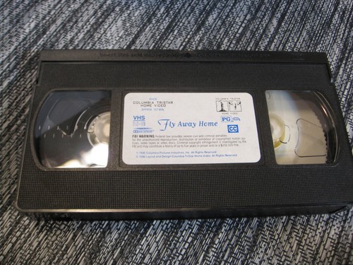 VHS Tape - Columbia Pictures - Fly Away Home - Gold Clamshell - 1996 - Picture 5 of 7