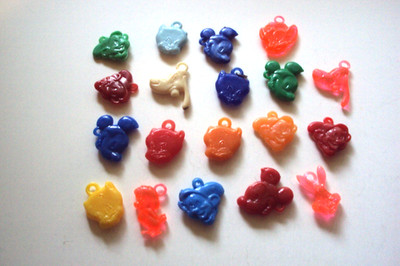 Vtg Gumball Charm Cracker Jack 60's LOT  ''LOONEY TUNES'' & DISNEY Vending prize