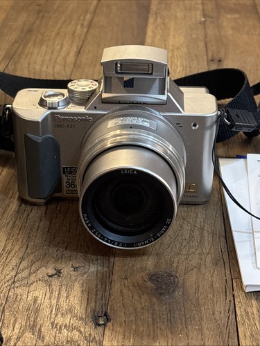 Panasonic Lumix DMC-FZ1 Camera w/charger 2 Batteries Original Box Tested Works - Picture 3 of 16