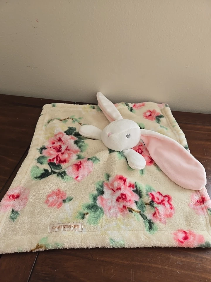 Mantas y más allá Conejo Blanco Conejo Con Rosas Bebé Lovey Manta Felpa Rosa Foto 3 de 4