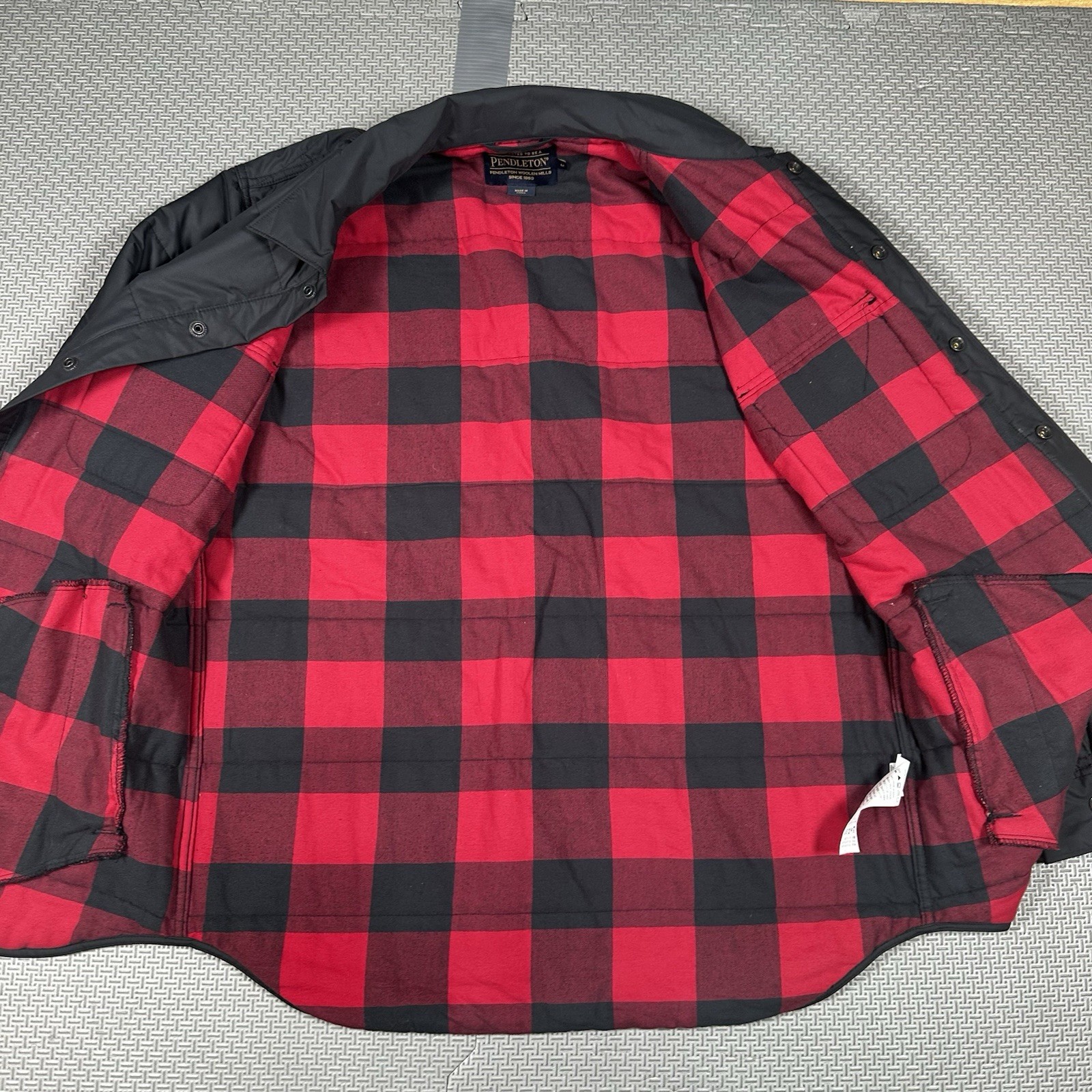 PENDLETON  Men's Flannel Lined Buffalo Quilted Sh… - image 2