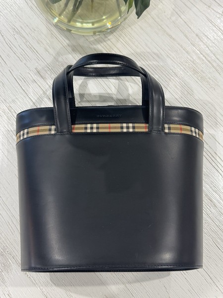 Burberry Black Leather Tote Nova Check Lining Double Handle Magnetic Closure