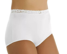 Vanity Fair Women's Perfectly Yours Lace13060 White 6/M NWD