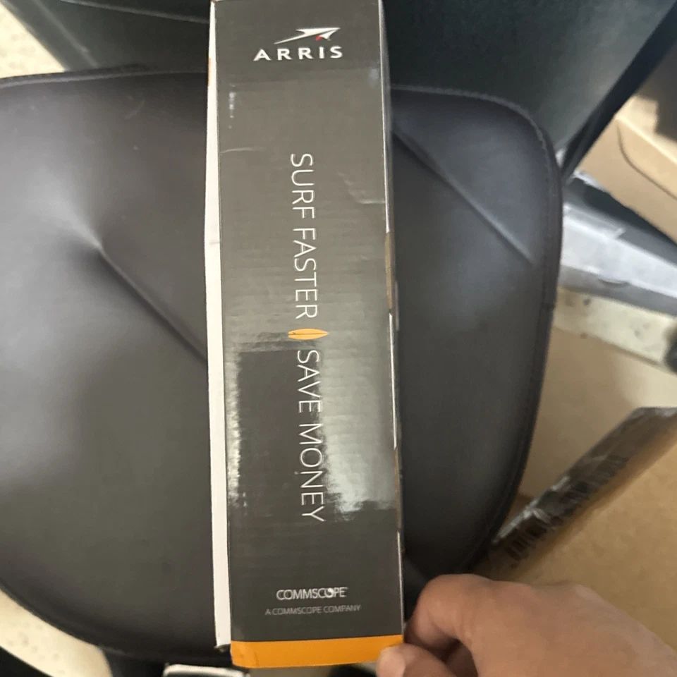 ARRIS SURFboard SBG10 DOCSIS 3.0 16 x4 Gigabit Cable Modem & AC1600 Wi-Fi Router - Image 2 of 4