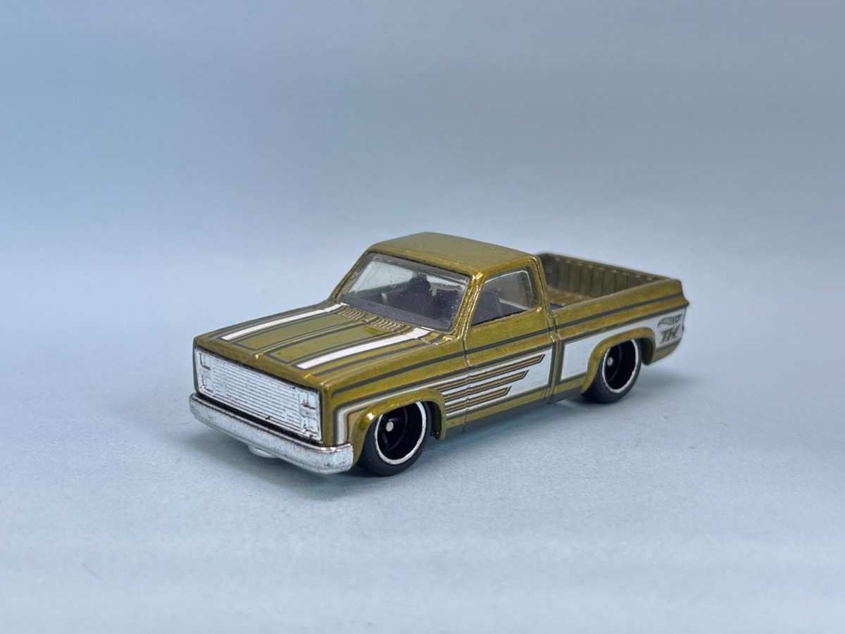 Hotwheels 83Chevy Silverado ルース s-l1200.jpg